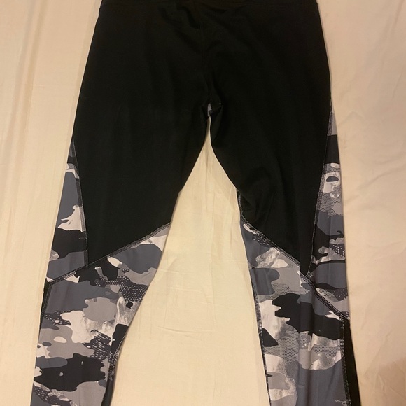 Grey Camo Athletic Leggings - Picture 2 of 3